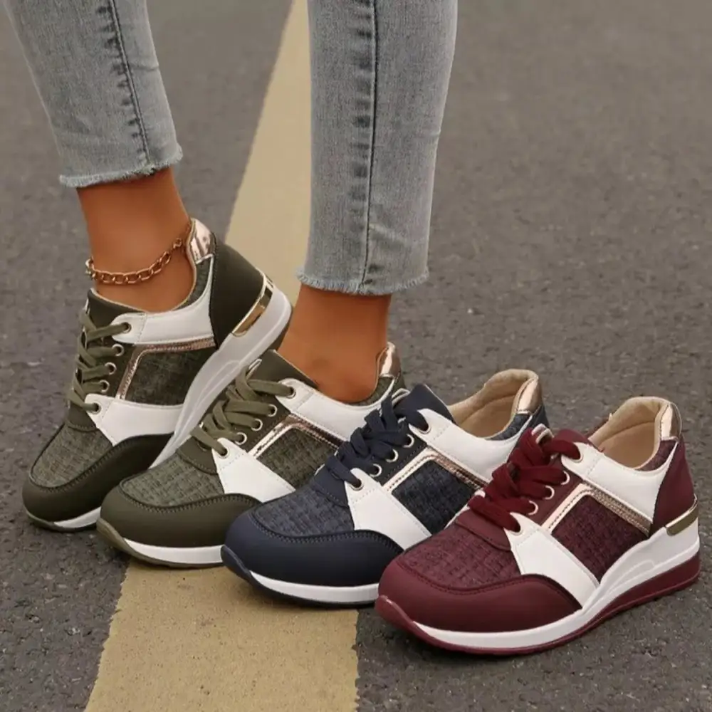 Relaxed Round Toe Lace-Up Sneakers