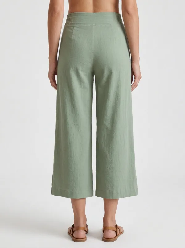 Essential Design Women's Cropped Pants