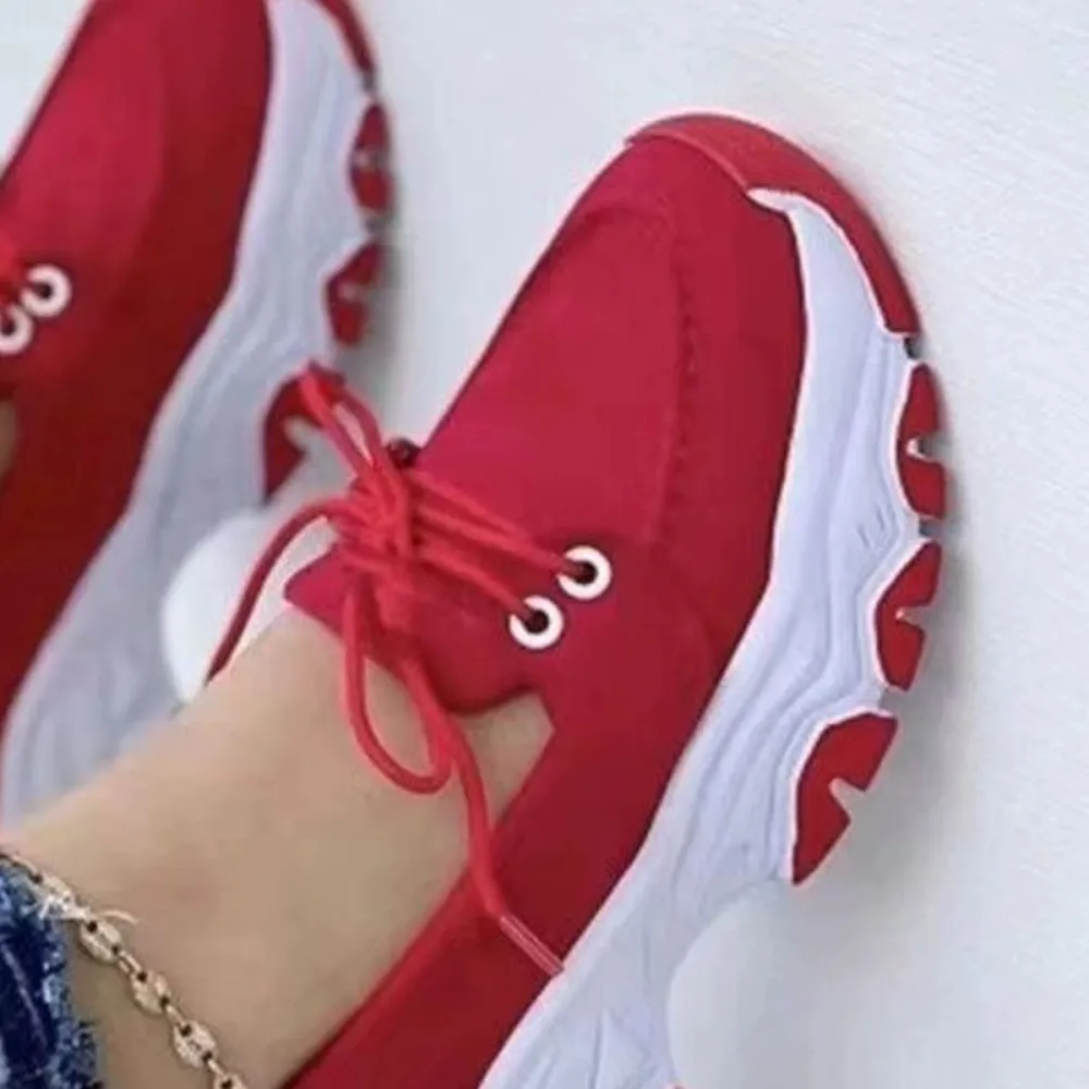 Classic Lace-Up Round Toe Sneakers
