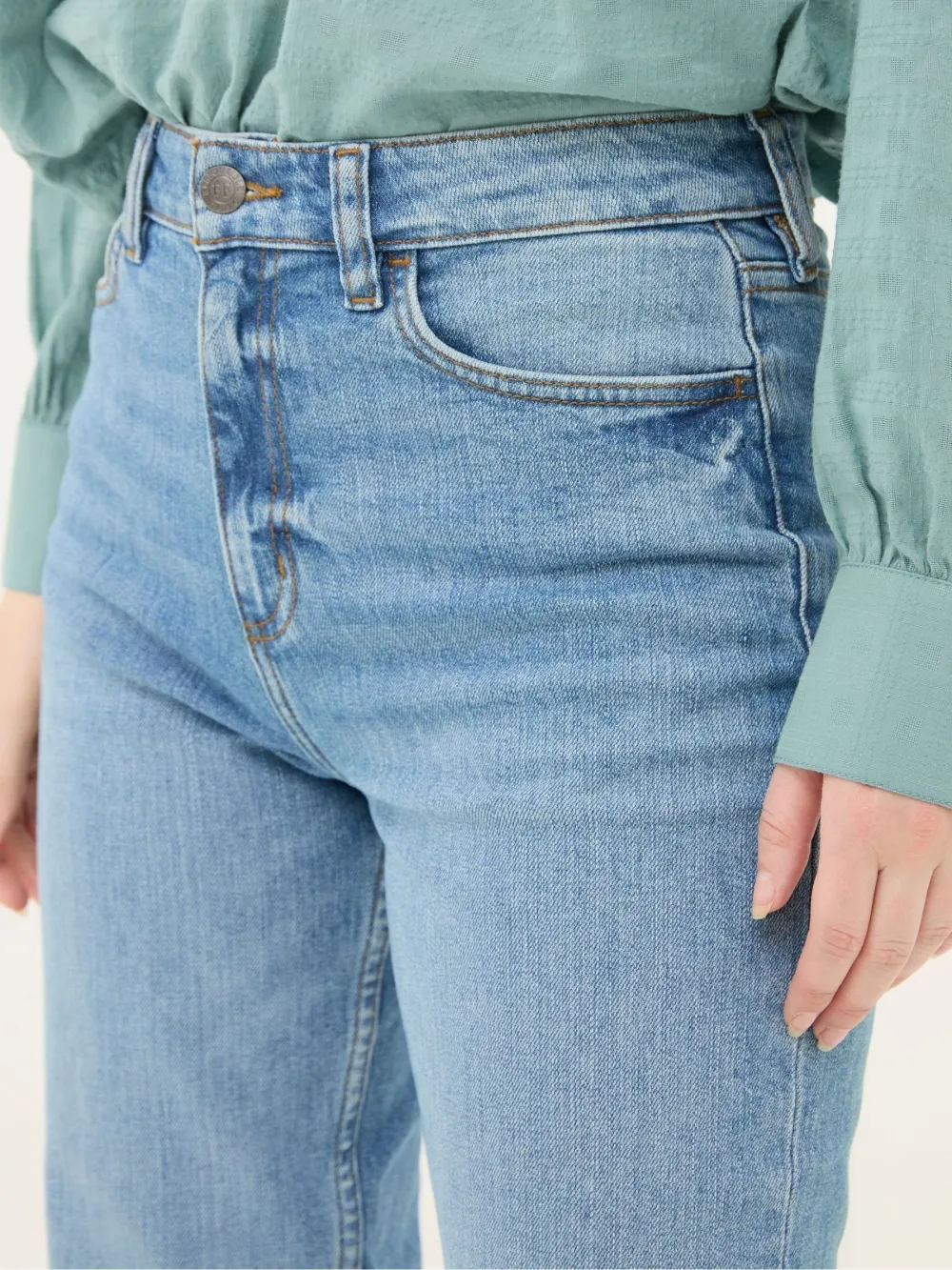 Carmel Light Vintage Blue Comfort Straight Jeans