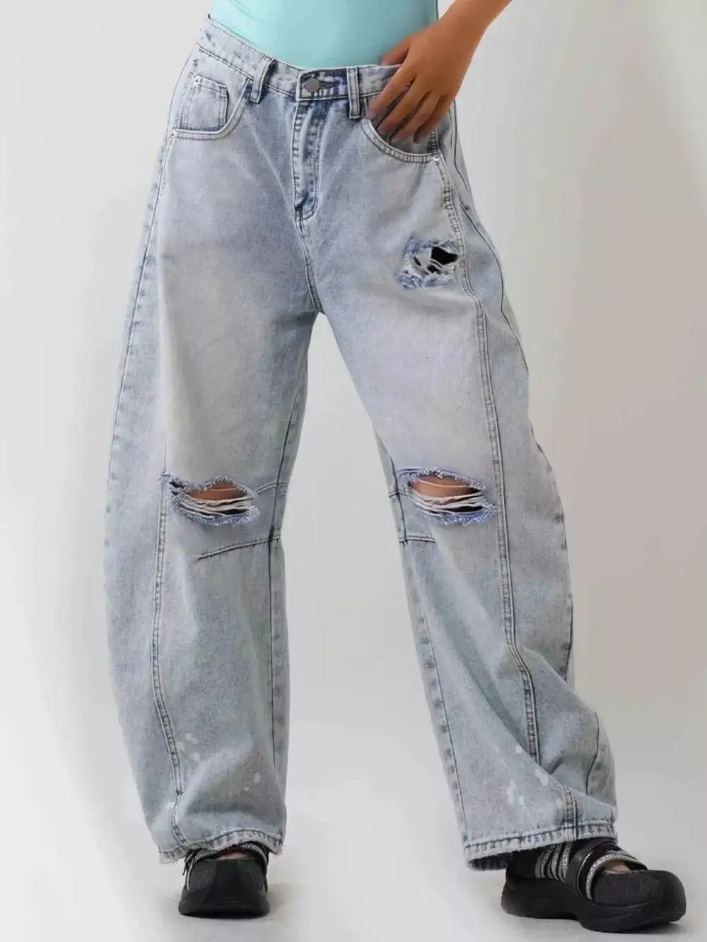 Contoured Wide Leg Distressed Denim Jeans