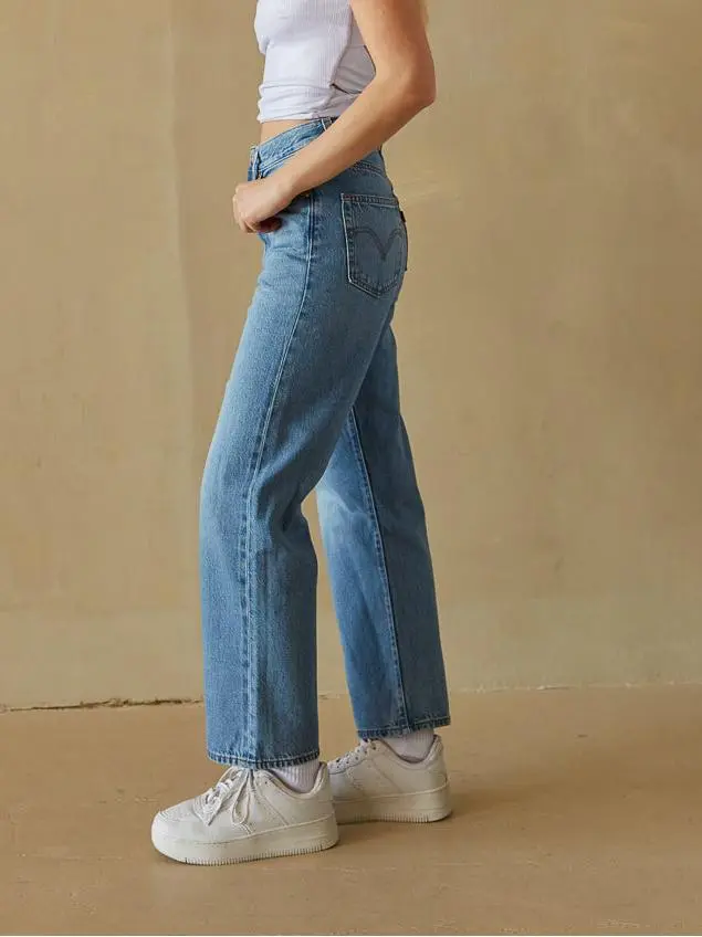 Straight Ankle Jeans In The Middle