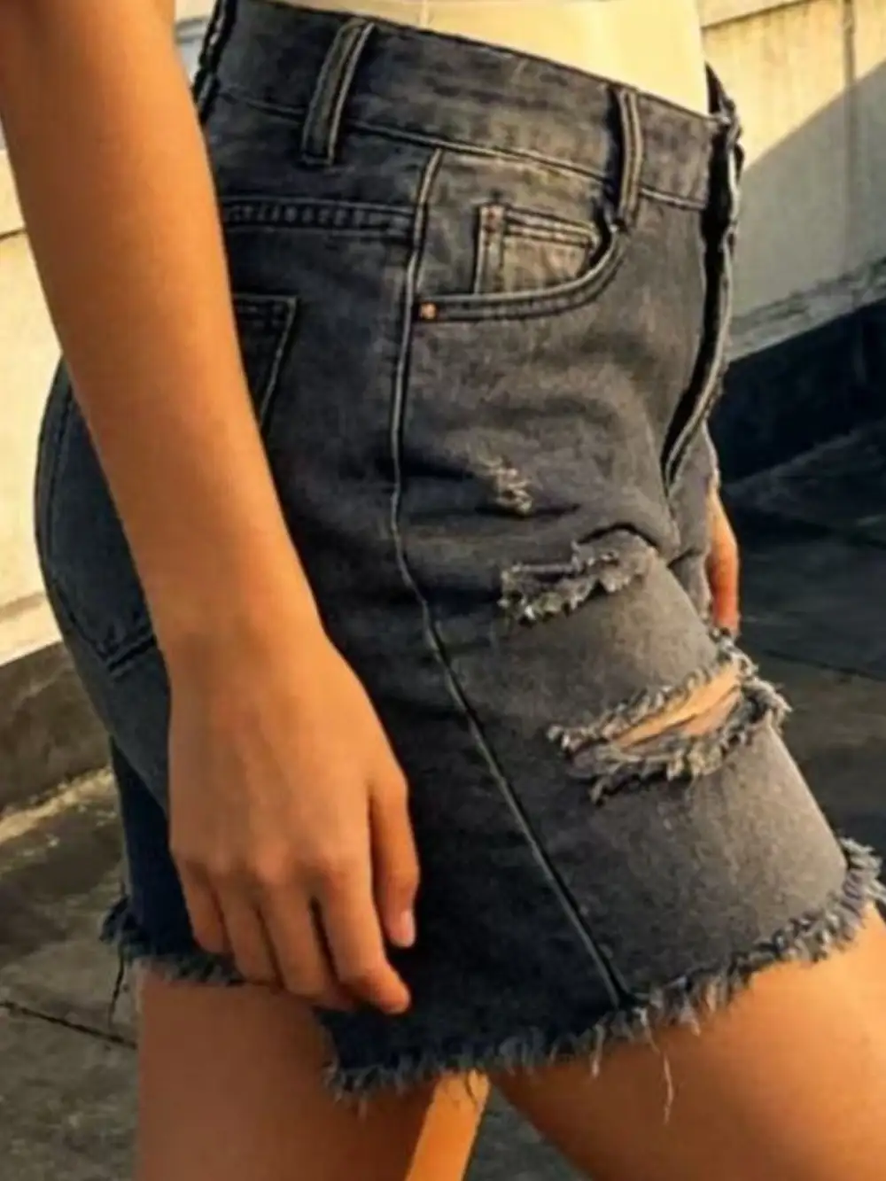 Modern Raw Hem Frayed Hem Frayed Distressed Shorts