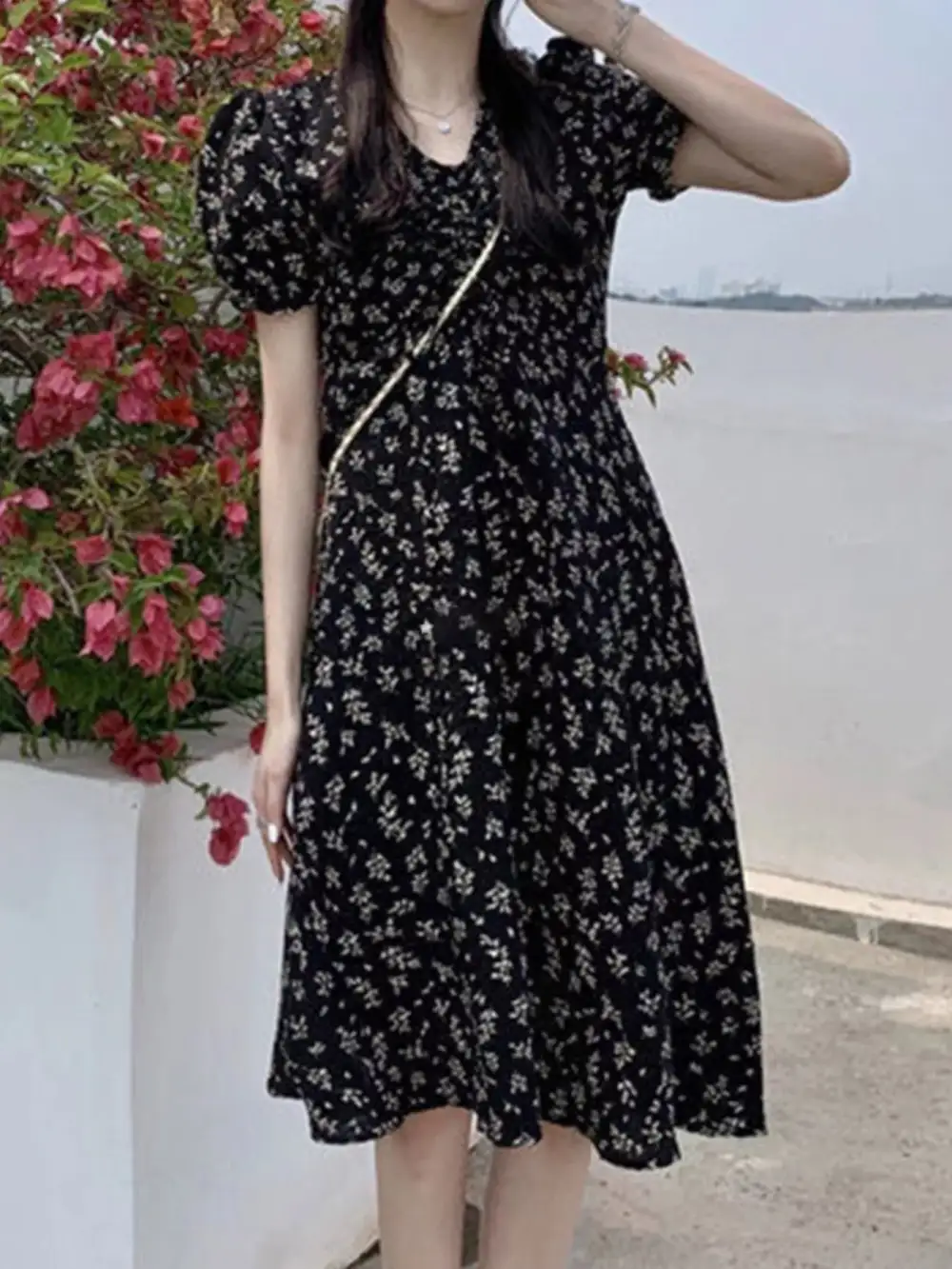 Floral Printed Puff Sleeve Midi Dress