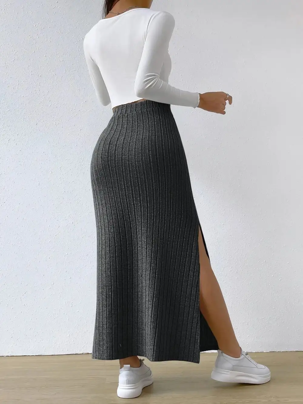 Gentle Classic Knit Skirt