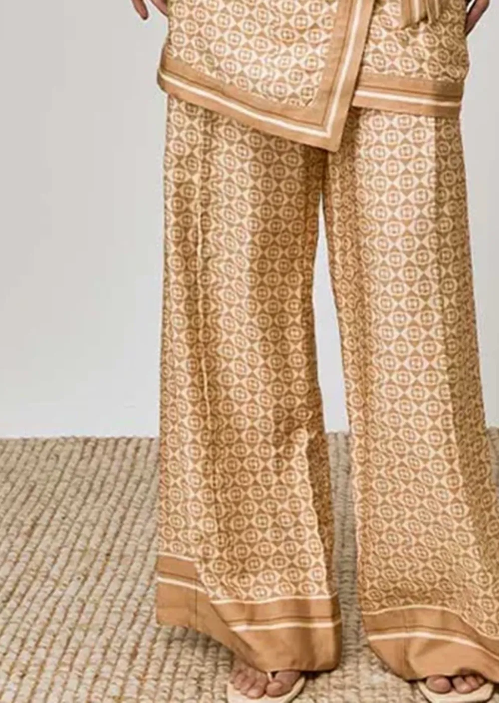 GEOMETRIC PATTERN PANTS