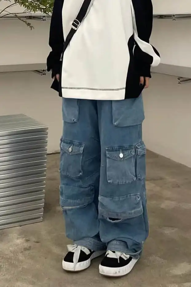 Minimalist Relaxed Cargo Pants