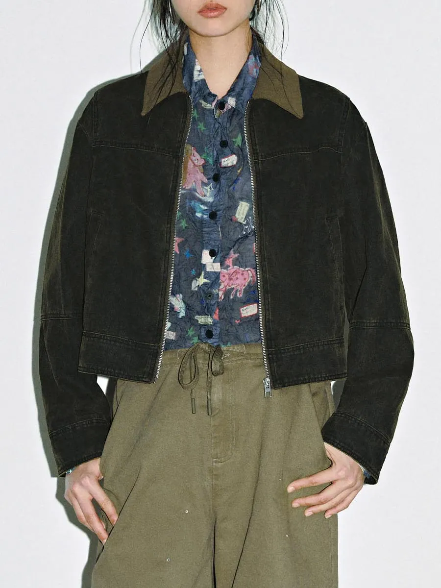A Casual Jacket With A Dark Green Zipper Lapel For Women