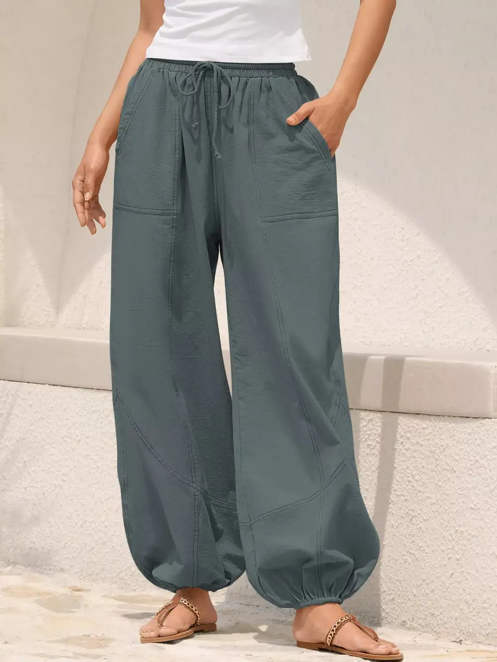 Relaxed-Fit Drawstring Pocketed Exposed-Seam Jogger Pants