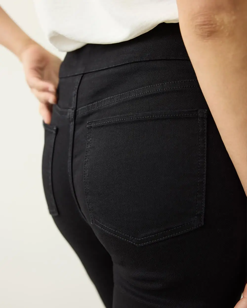 Straight-Leg Mid-Rise Jean  Comfort