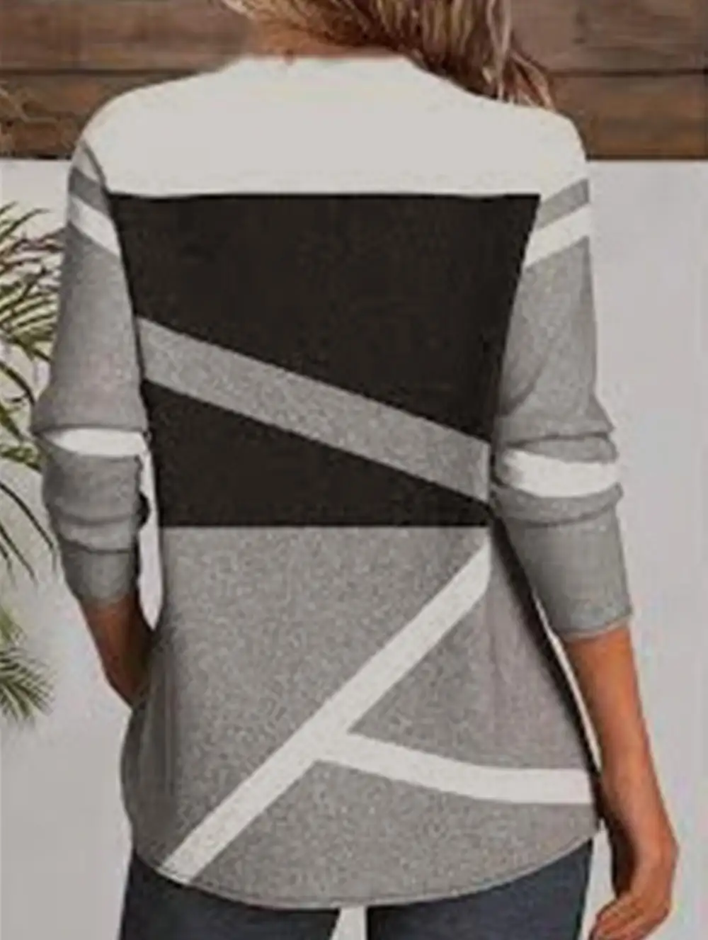 Panel Detail V-Neck Contrast Detail Tee
