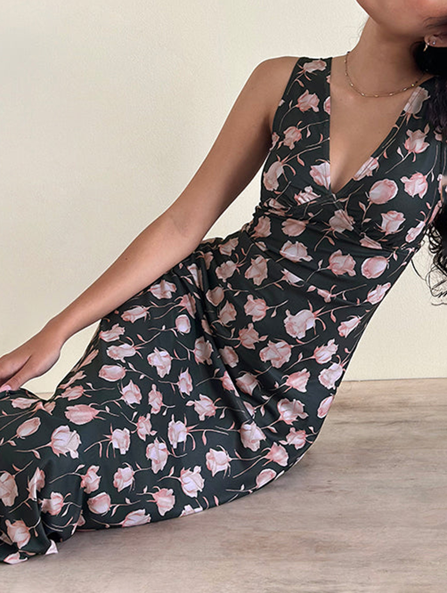 Midi Dress In Falling Rose Jet Black