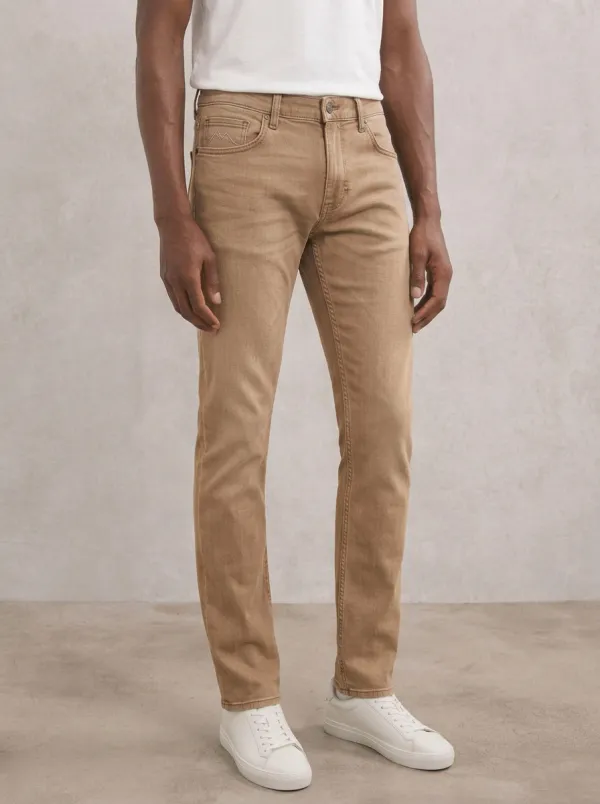 Men's Modern Comfort Mountain Logo Stretch Denim Jeans