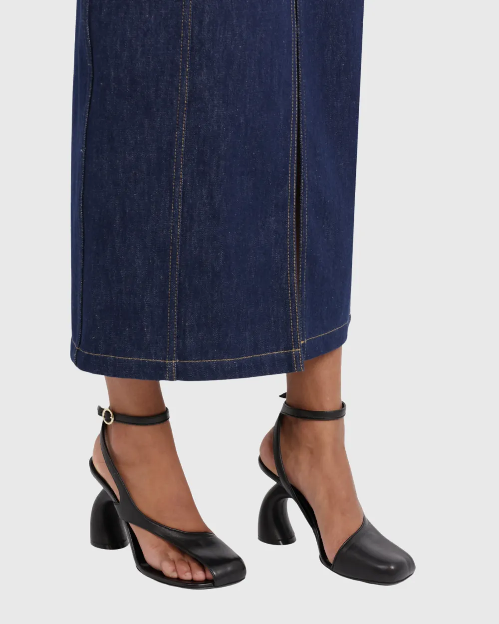 Split Toe Heterotypic Heel Sandals in Black