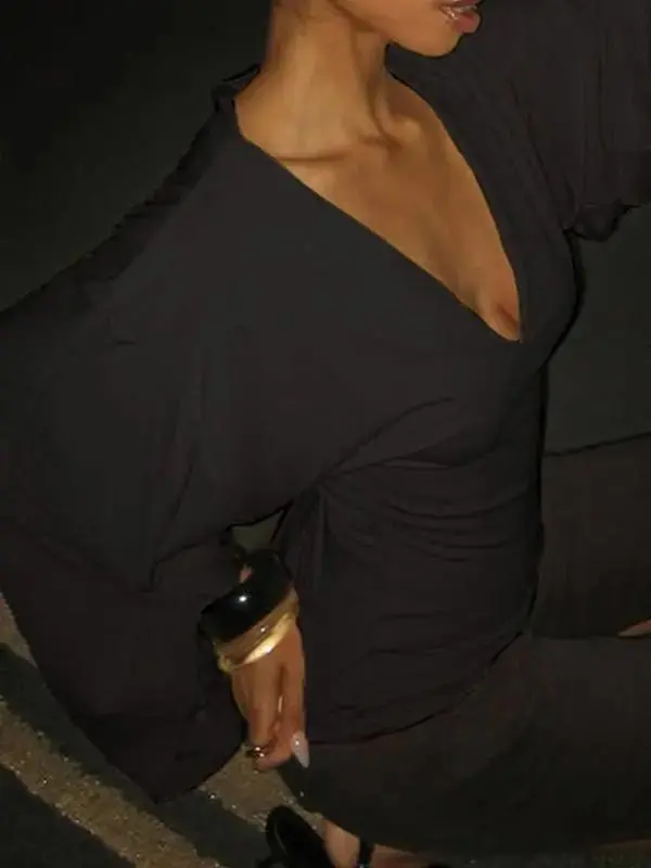 Elegant women's solid-color long-sleeved T-shirt, featuring a sexy deep V-neck and a slim-fit design