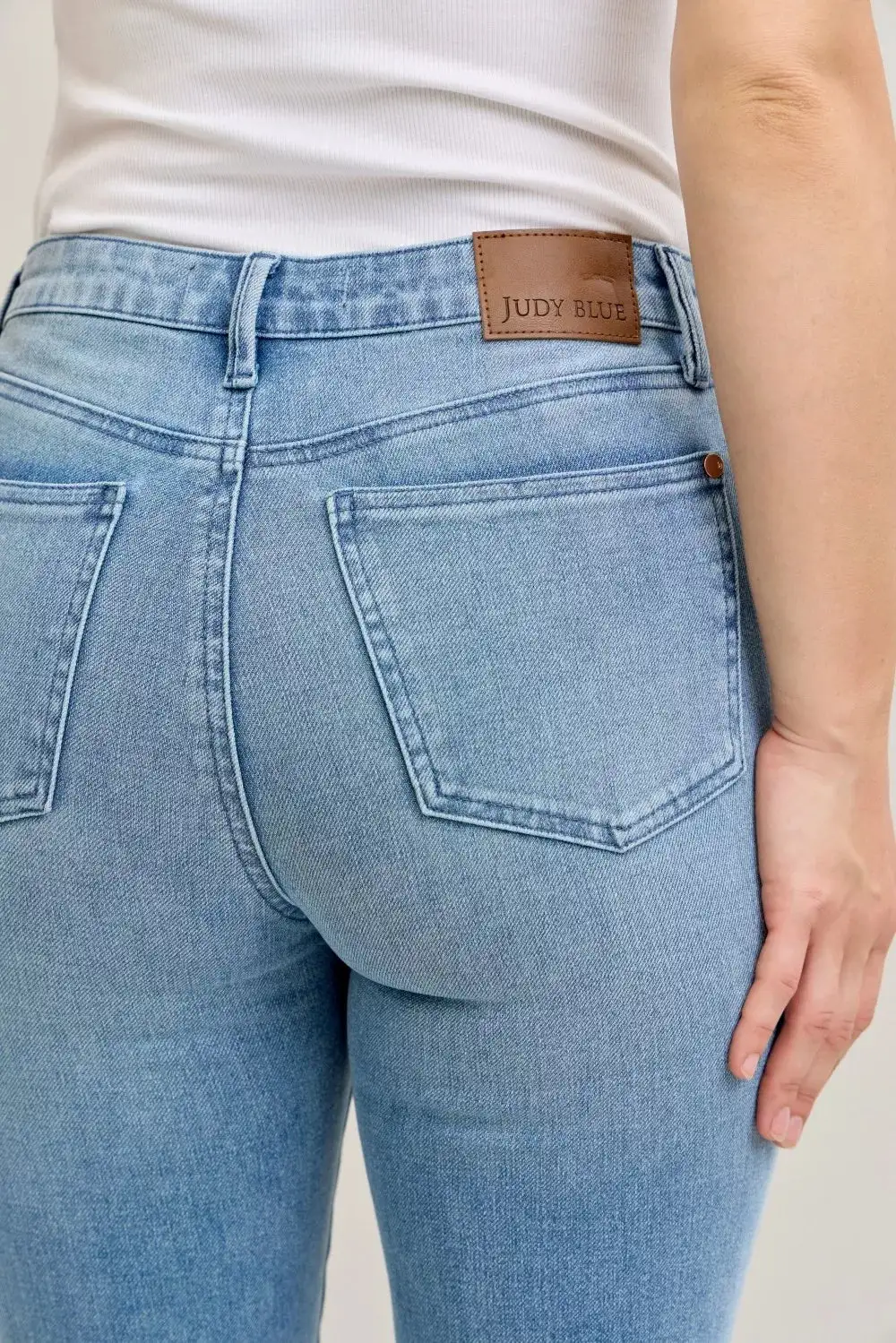 Tailored Mid Rise Flare Leg Pocketed Denim Jeans