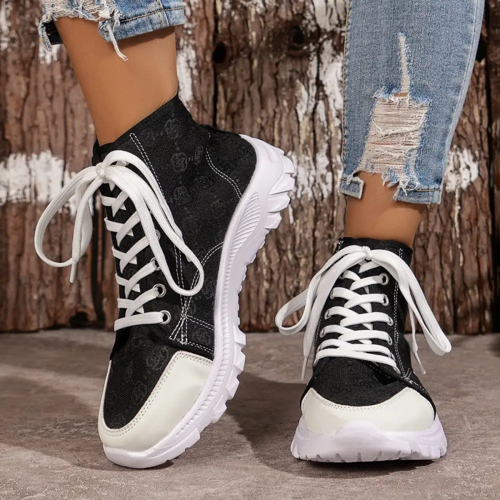 Relaxed Lace-Up Round Toe Sneakers