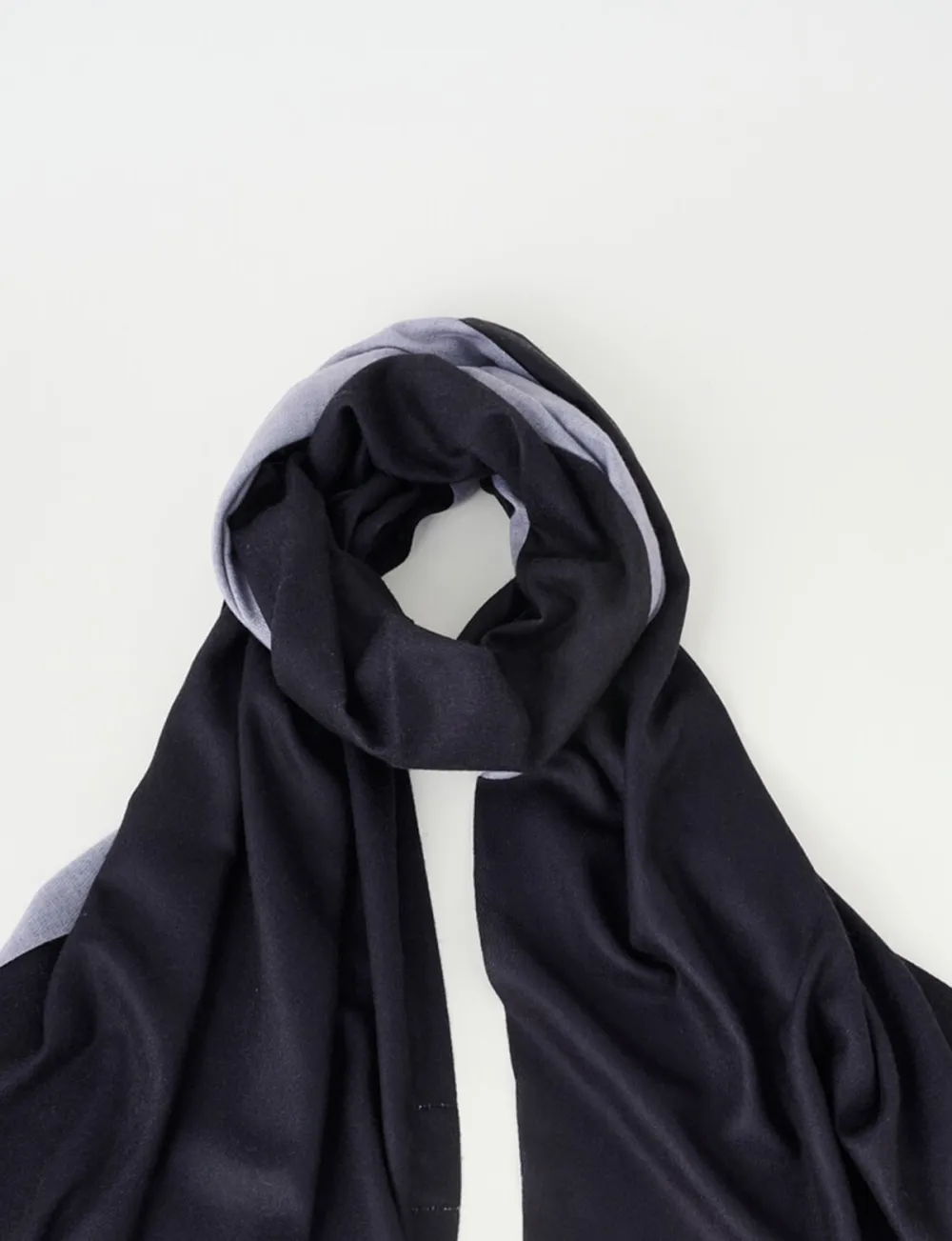 Exquisite Luxury Black And Gray Scarf