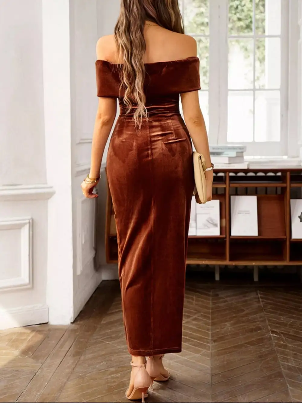 Textured Detail Velvet Ruched Midi Dress
