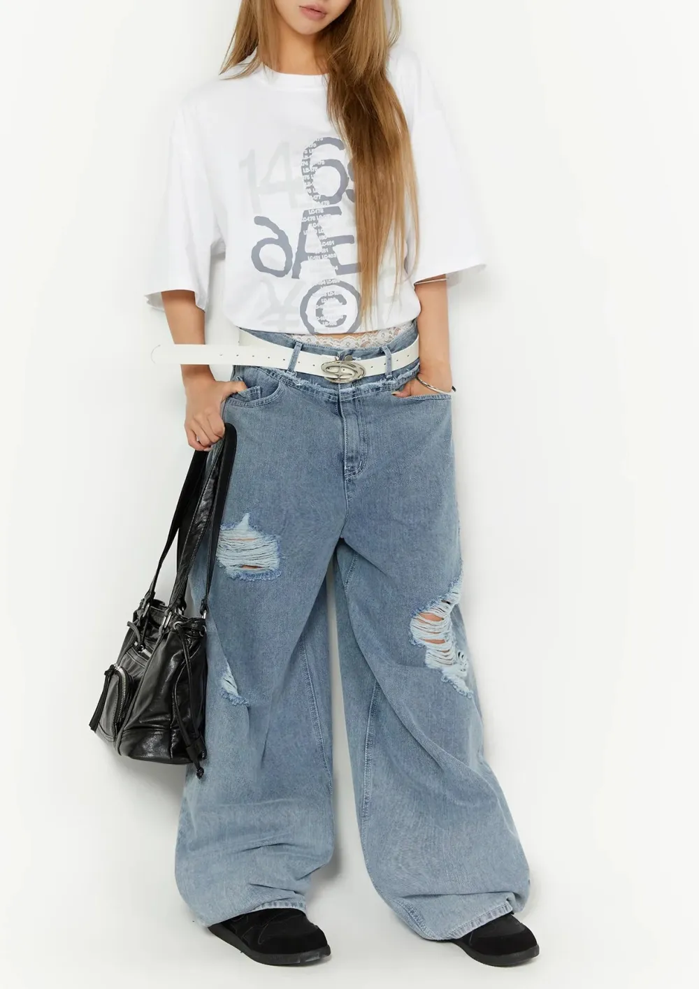 Distressed Wide Leg Jeans