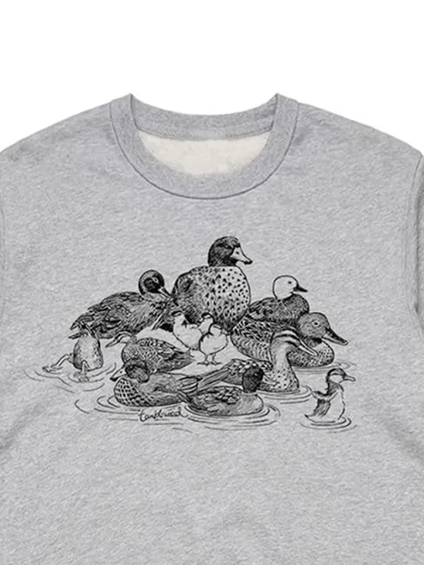 A versatile casual sports shirt with a simple duck-pattern design