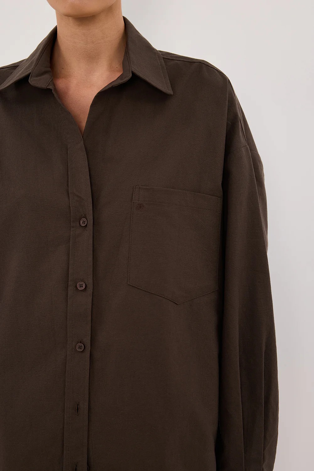 CHOCOLATE-COLORED LONG-SLEEVED SHIRT