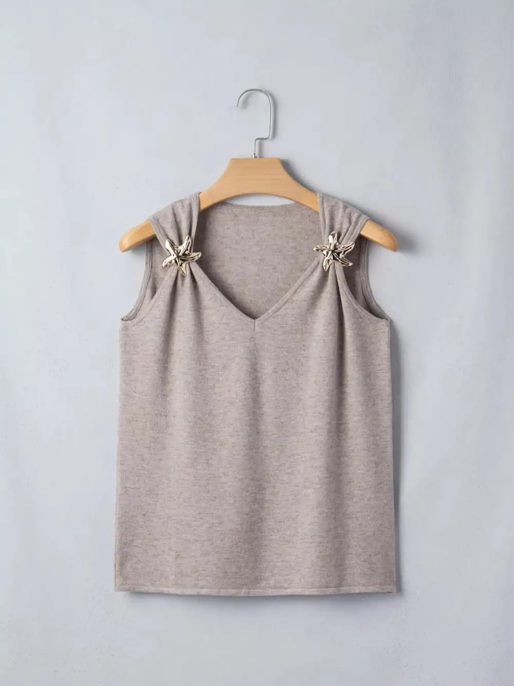 Metal Star Detail V Neck Sweater Knit