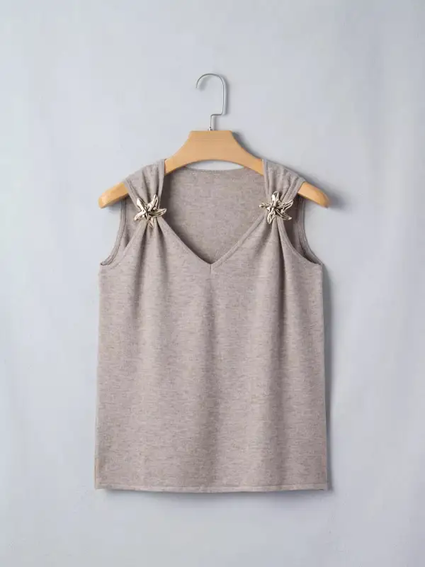 Metal Star Detail V Neck Sweater Knit