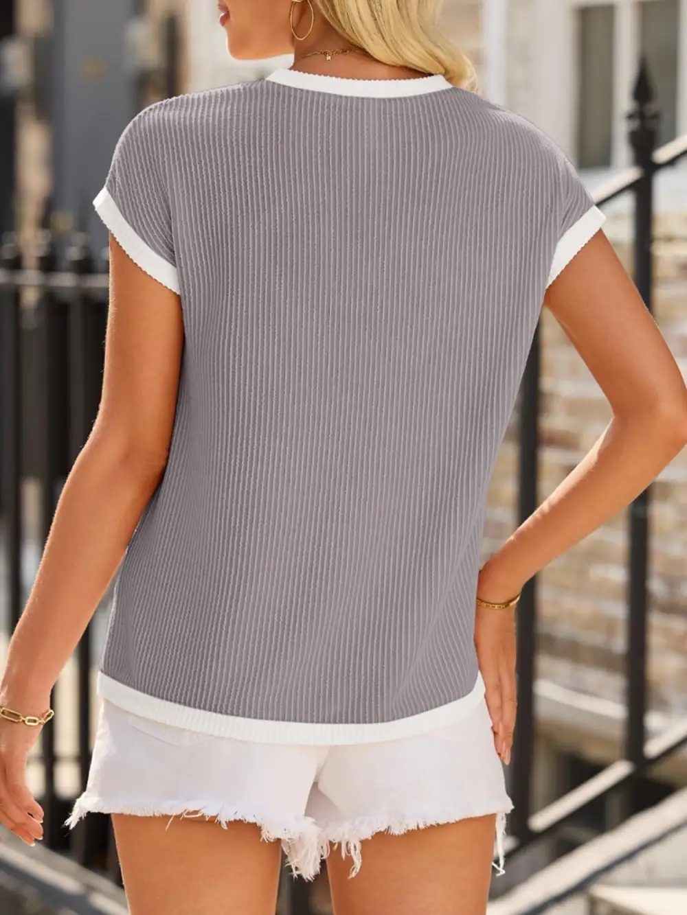 Round-Neck Short-Sleeve Contrast-Trim T-Shirt