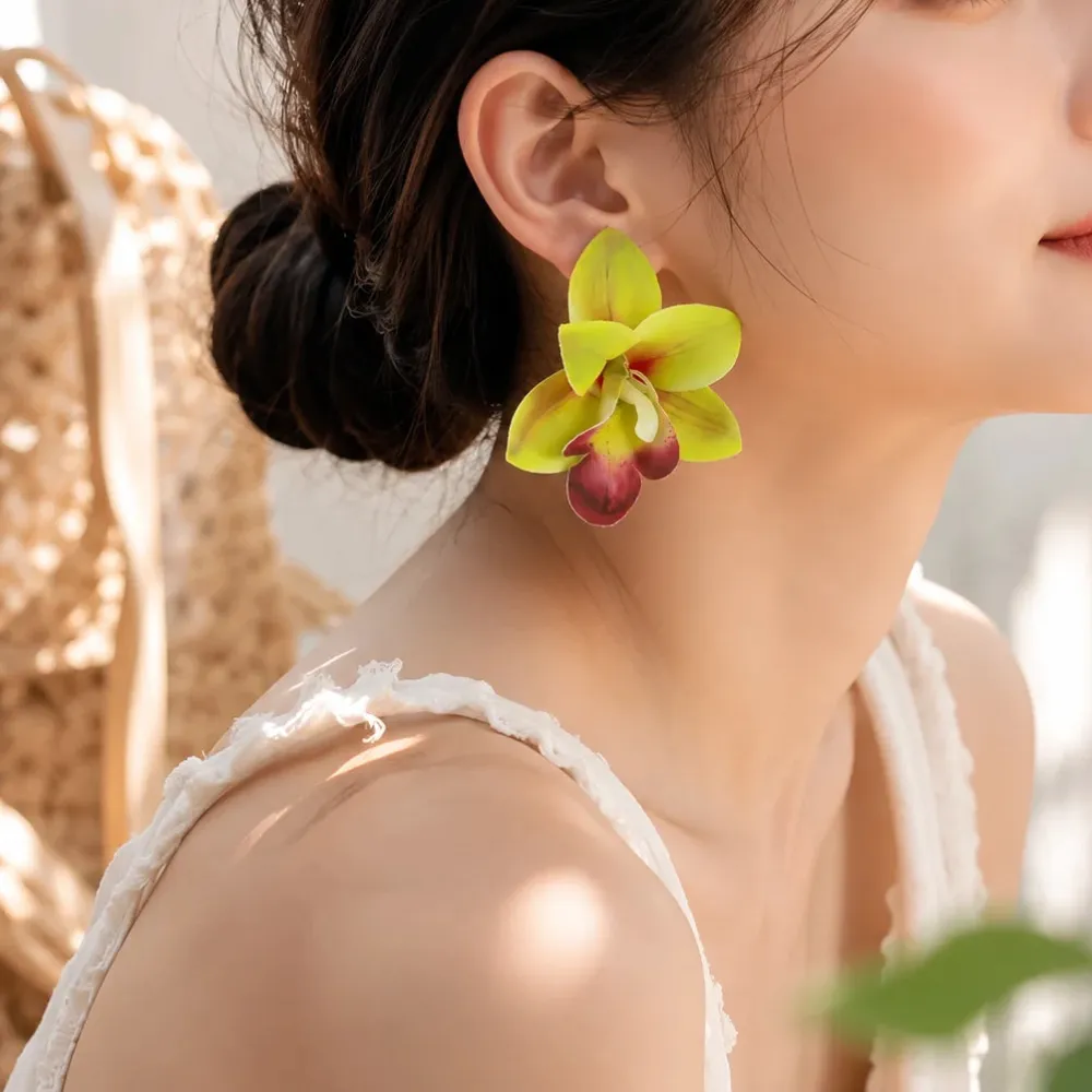 Floral Detail Orchid Detail Stud Stud Earrings