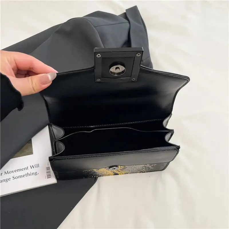 Chain Strap Zip-Top Shoulder Bag