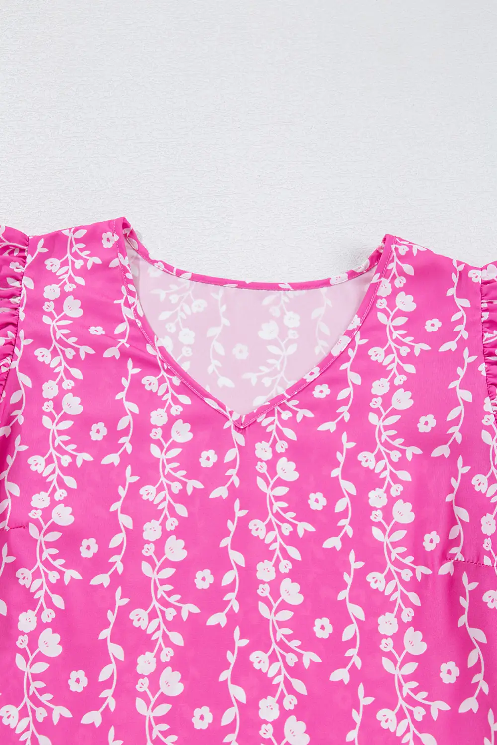 Everyday Floral Ruffled V-Neck Blouse