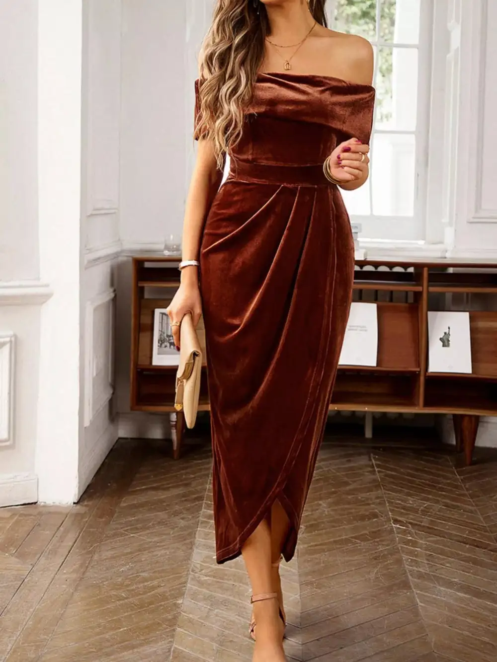 Textured Detail Velvet Ruched Midi Dress