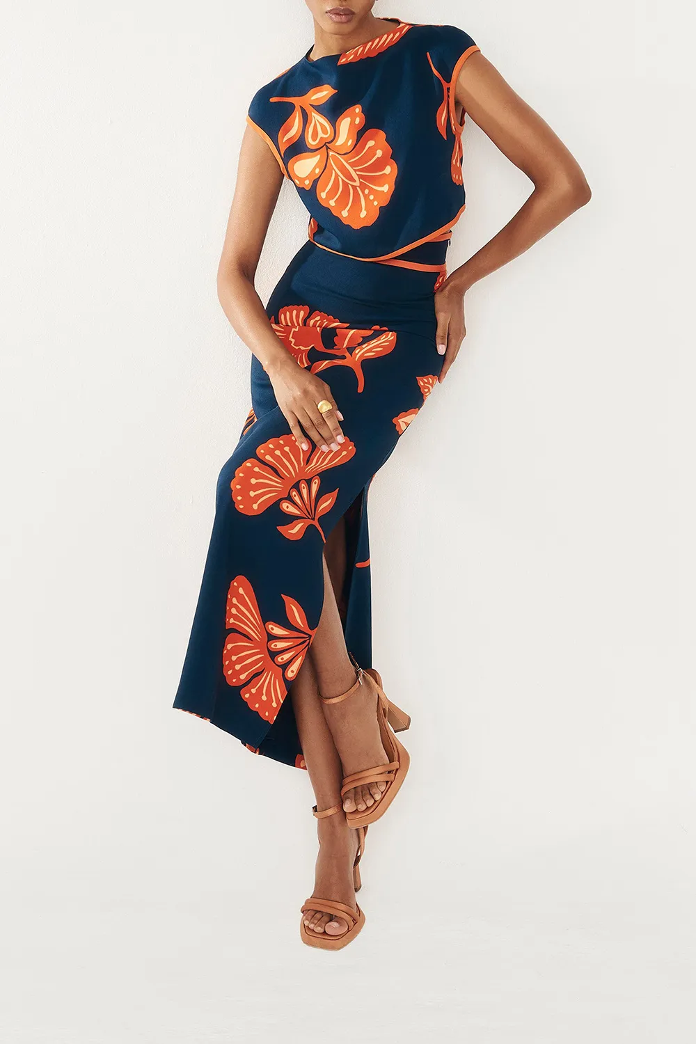 Vintage Artistic Leaf Contrast Top