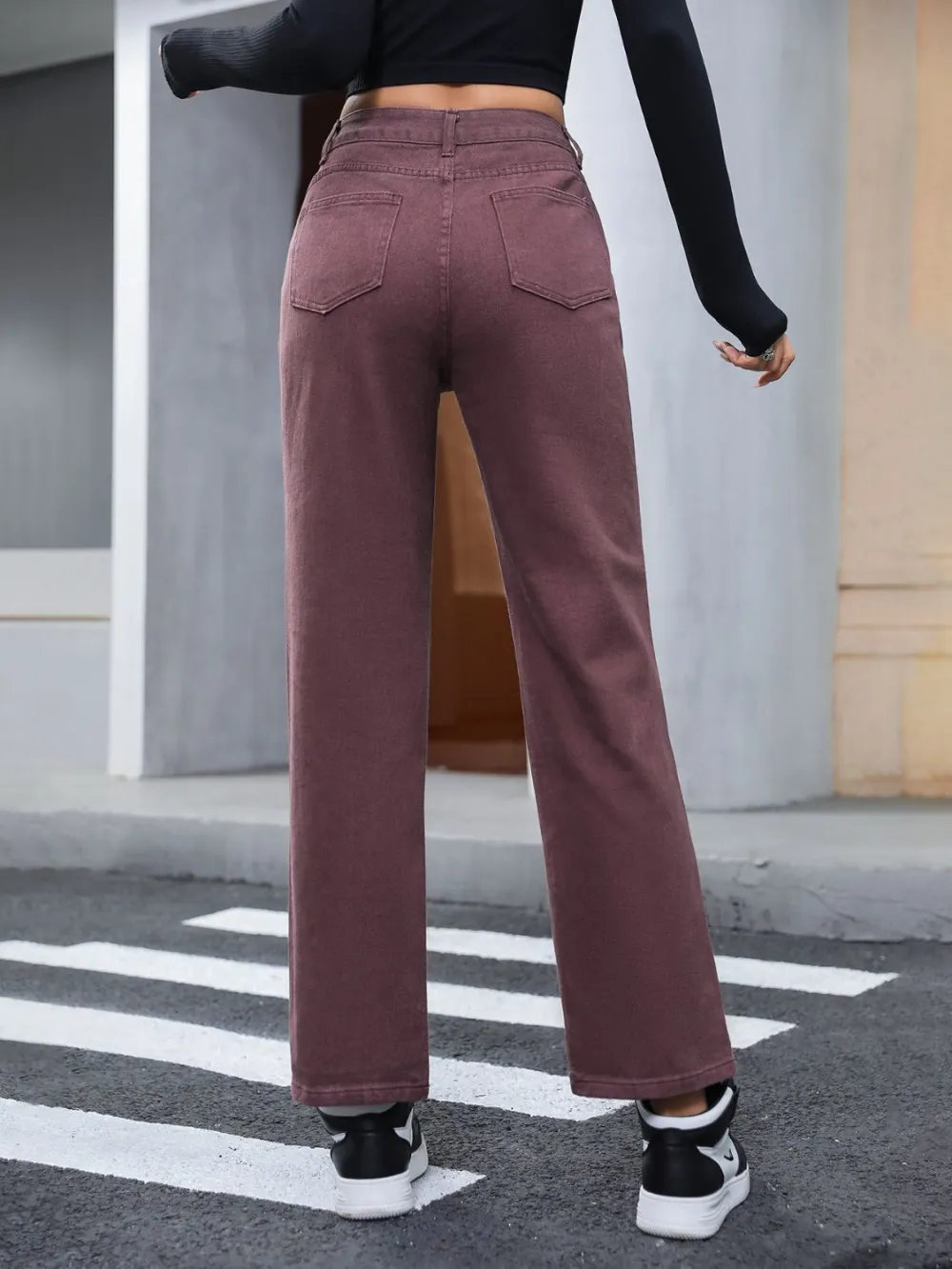 Relaxed Straight Leg Pocketed Denim Jeans