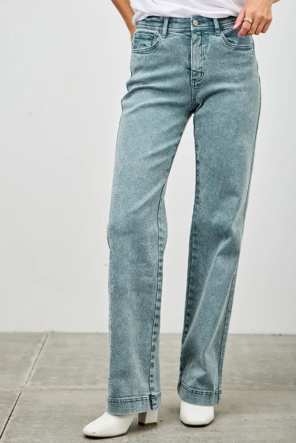 Refined High-Rise Slim-Fit Pocketed Stretch Wide Straight Jeans