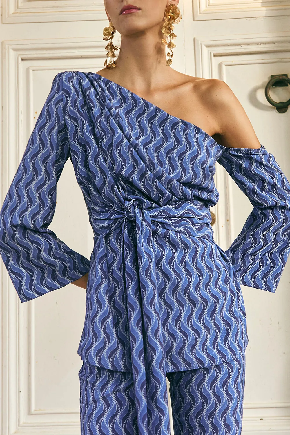 Fashion Design One Shoulder Blouse