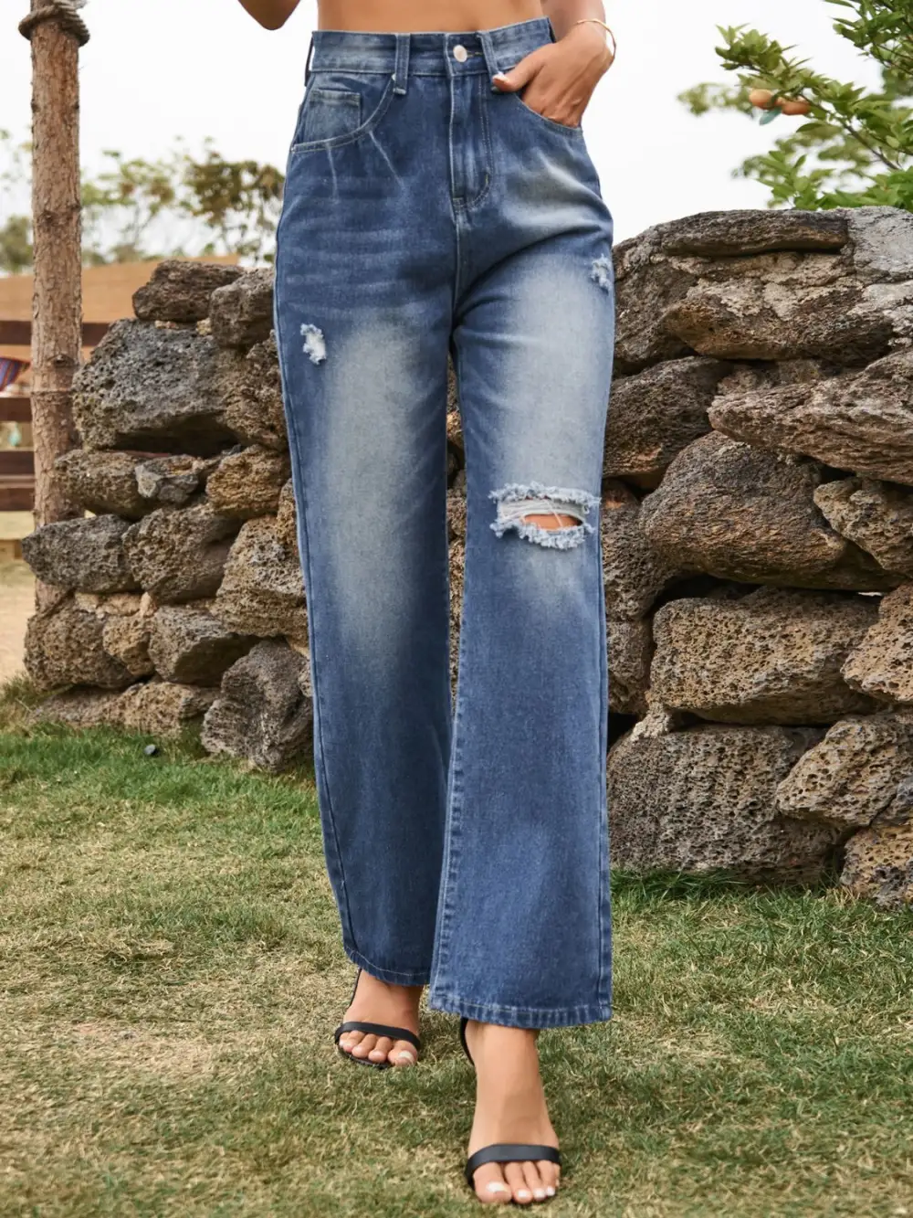 Everyday Distressed Pocketed Denim Jeans