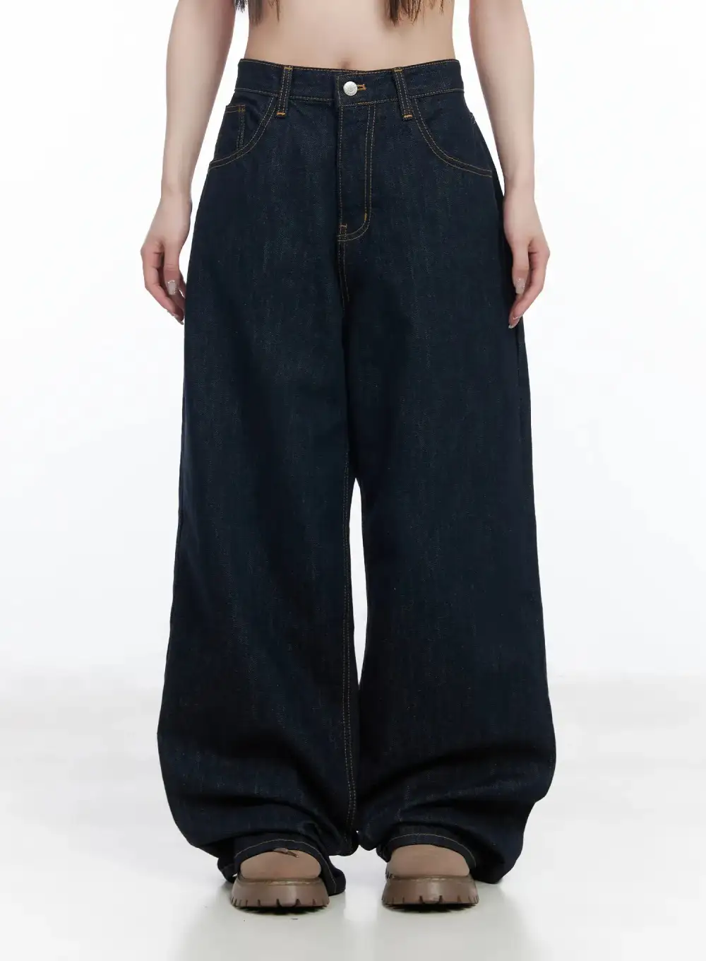 Wide Leg Jeans with Pocket Detail