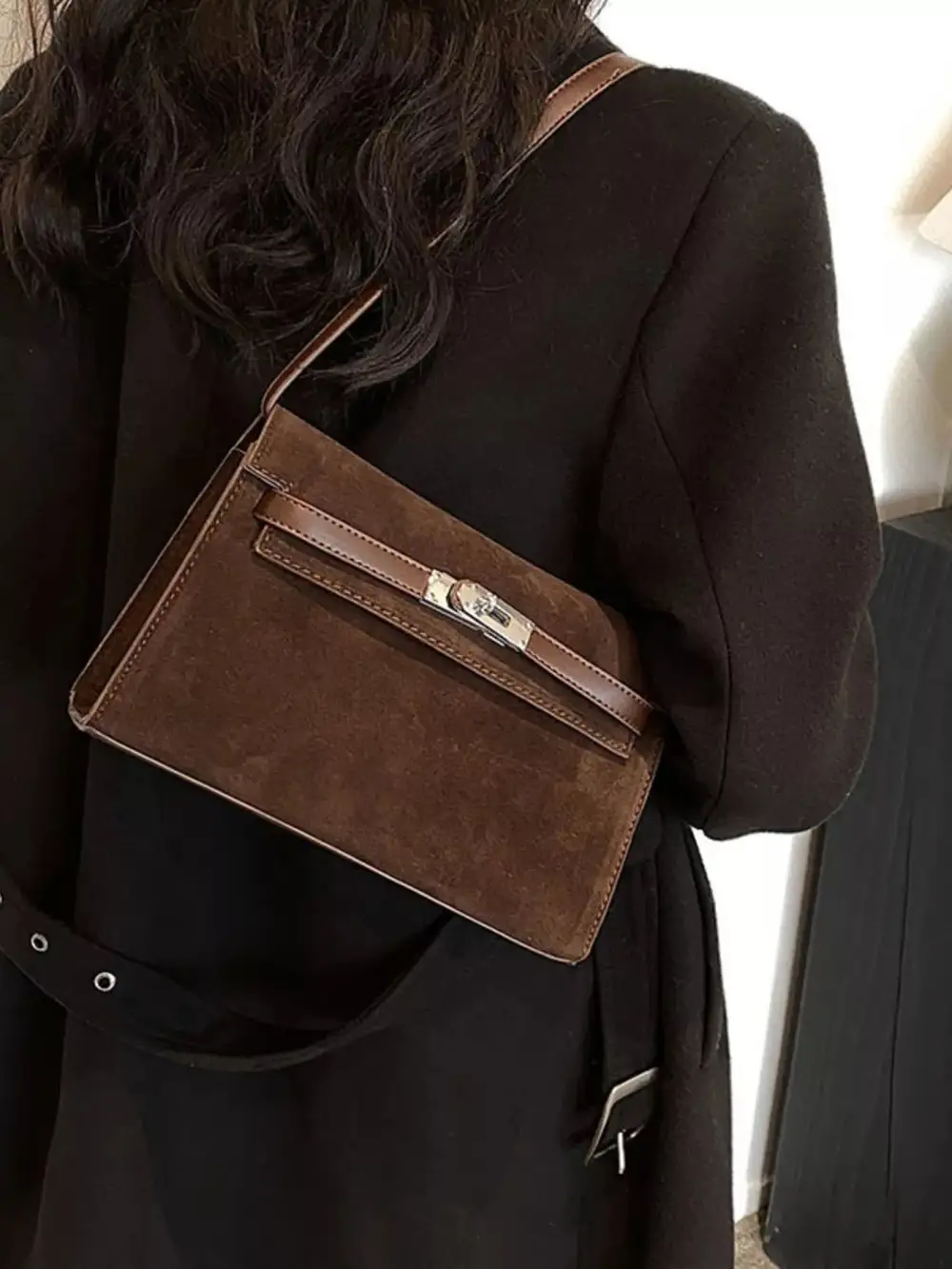 Solid Buckle Shoulder Bag