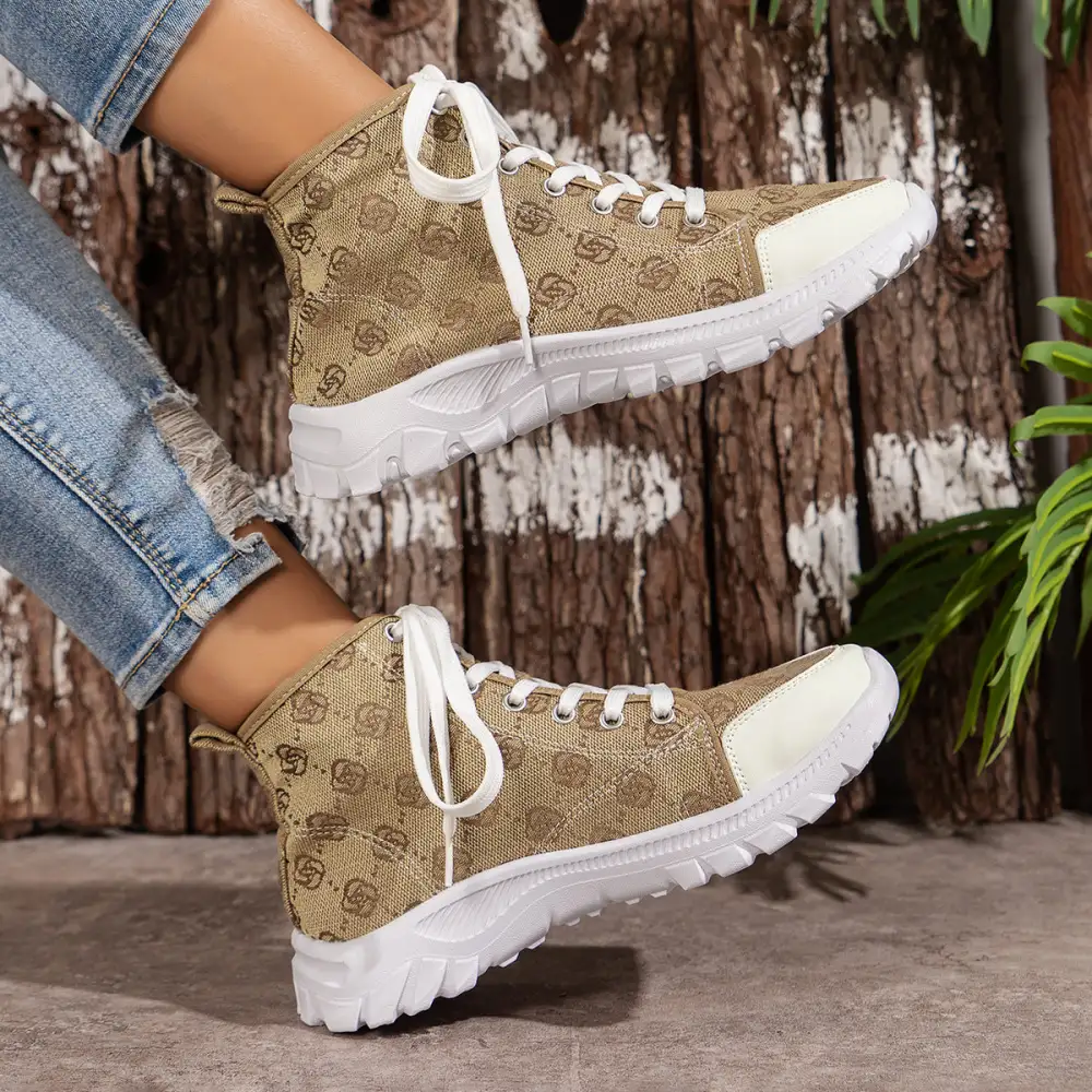 Relaxed Lace-Up Round Toe Sneakers