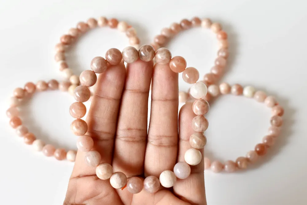 Minimal Charm Bracelet Detail Pink