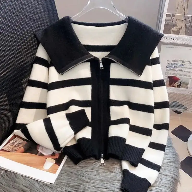 Chic Cropped Striped Knit Cardigan