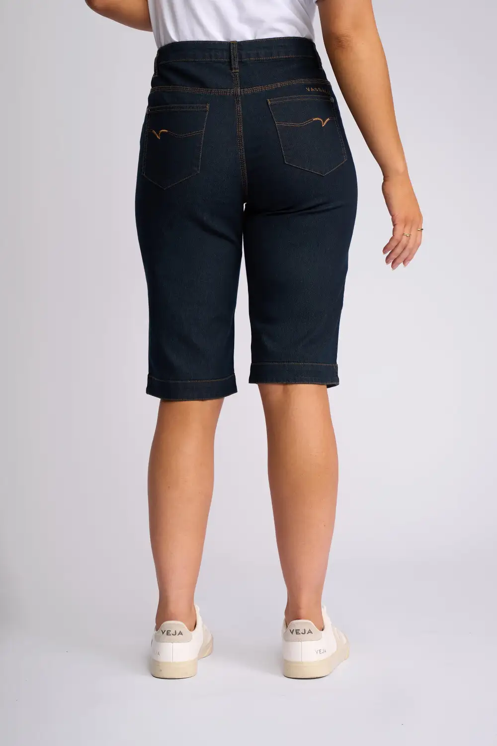 Women's Straight-Leg Stretch Denim Shorts