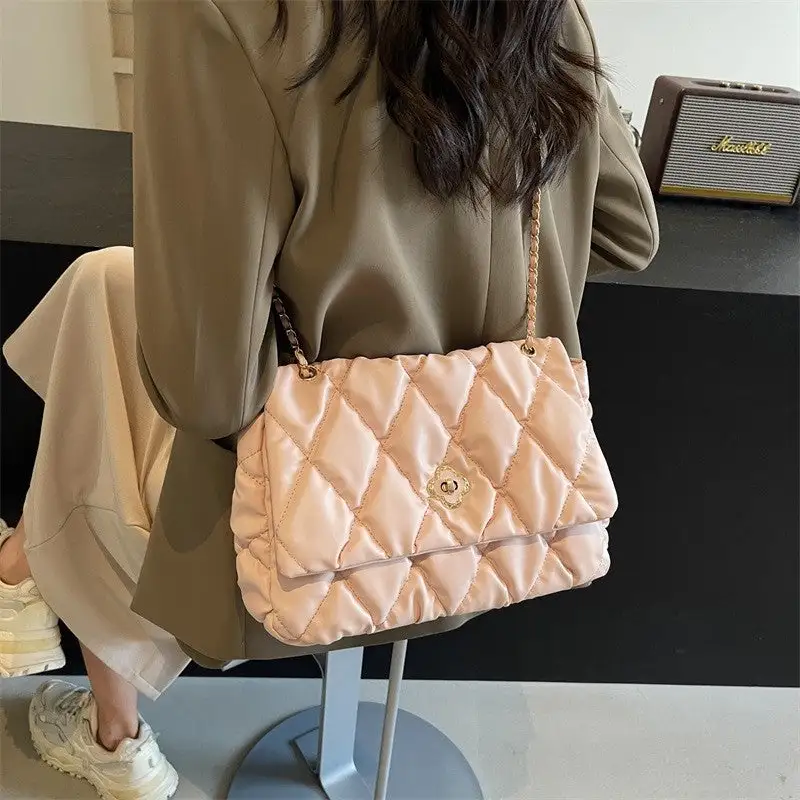 Minimal Retro Crossbody Bag with Pendant