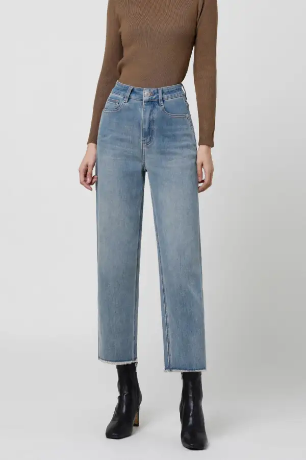 Straight-Leg Cropped Frayed Jeans