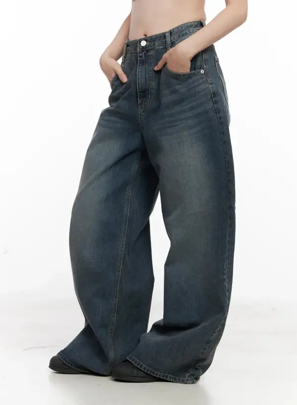 Stitch-Detail Wide Leg Jeans