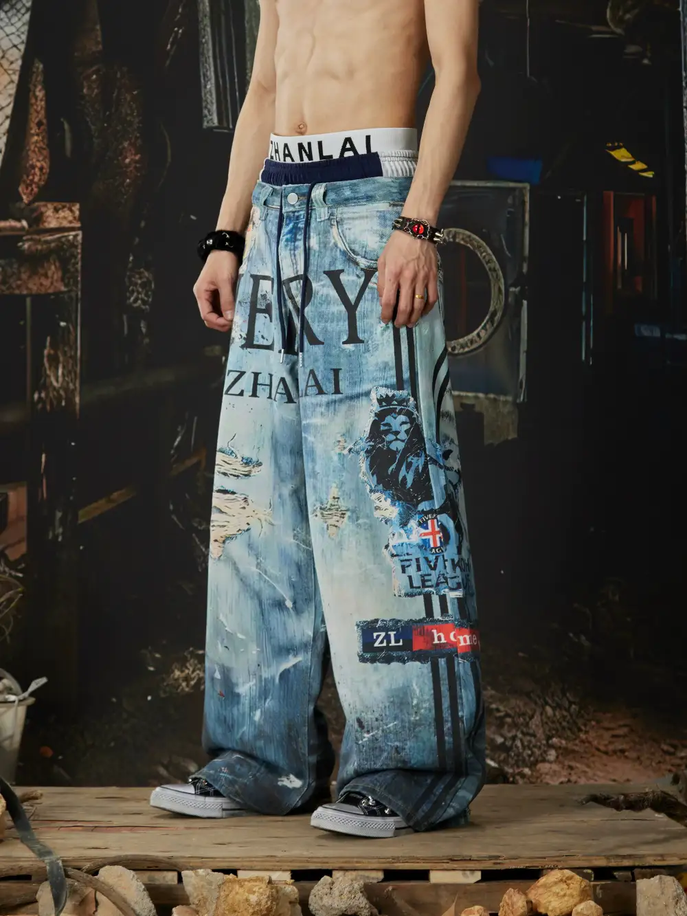 Distressed-Wash Jogger Jeans