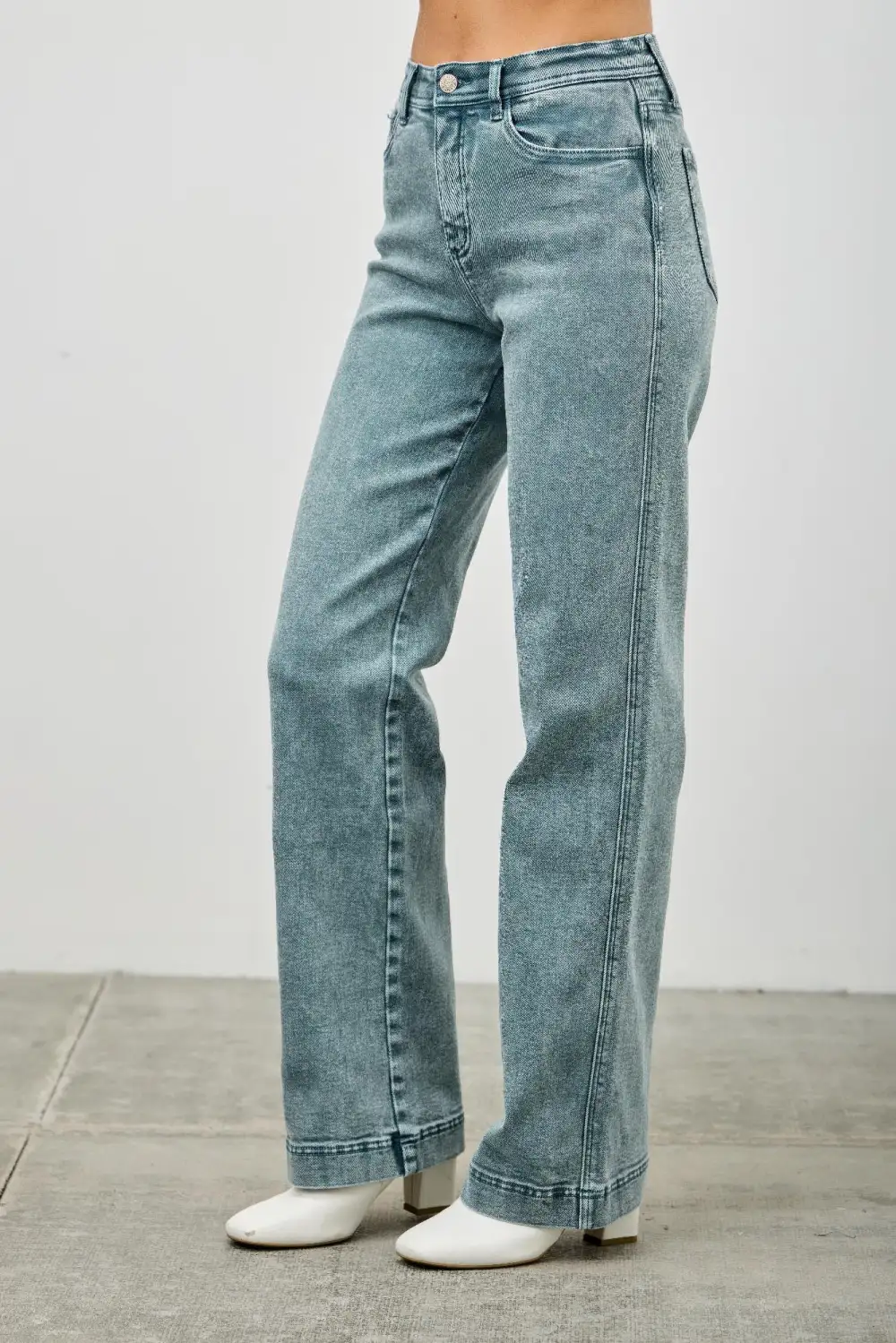 Refined High-Rise Slim-Fit Pocketed Stretch Wide Straight Jeans