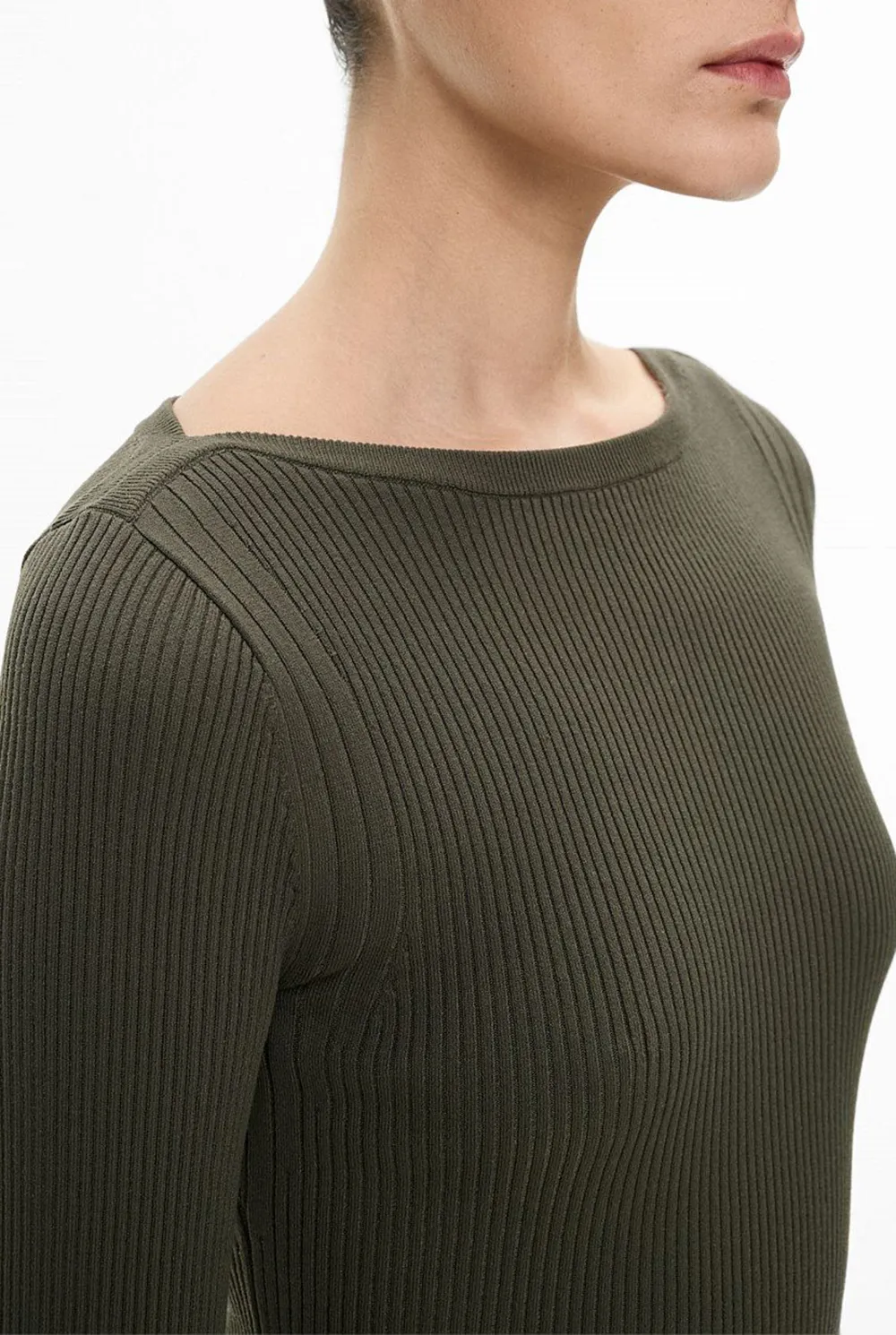 Fitted And Warm Knitted Sweater With Boat Neck